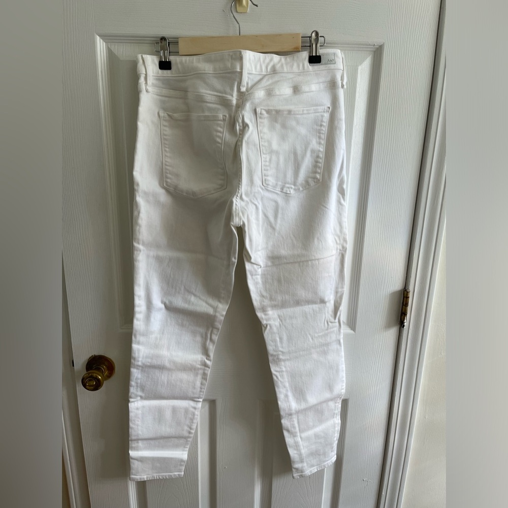 Abercrombie & Fitch White Skinny Jean - 14 Regular